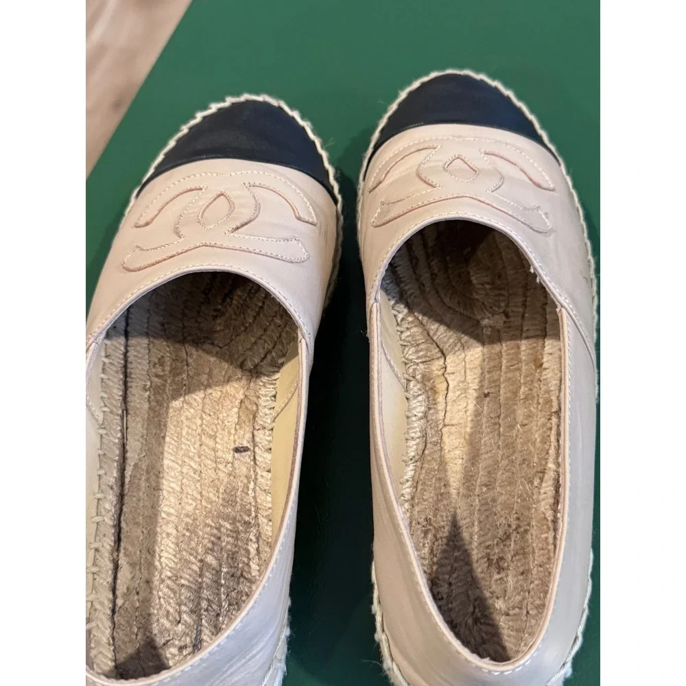 Chanel Lambskin Leather Espadrilles Beige Black CC Logo Flats  38 (missin insole